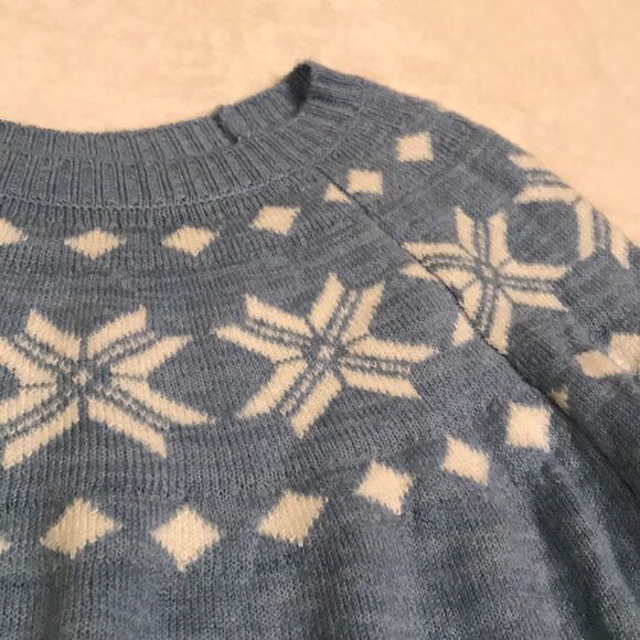 NWT Copper Key Soft Blue Snowflake Sweater - Sz L - Picture 3 of 7